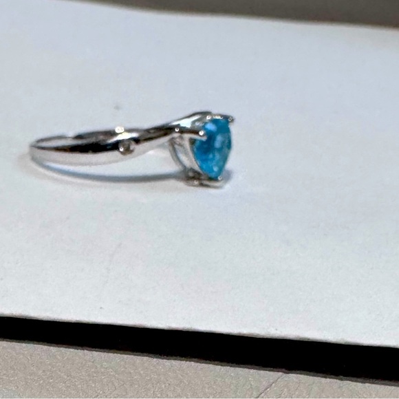 πβ¨ Dainty 14K White Gold Blue Topaz Ring β Minimalist Sparkle + Vintage Charm! - Picture 13 of 14